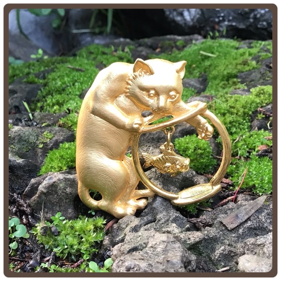 JJ Jonette cat with dangling fish pin - Picture 1 of 3